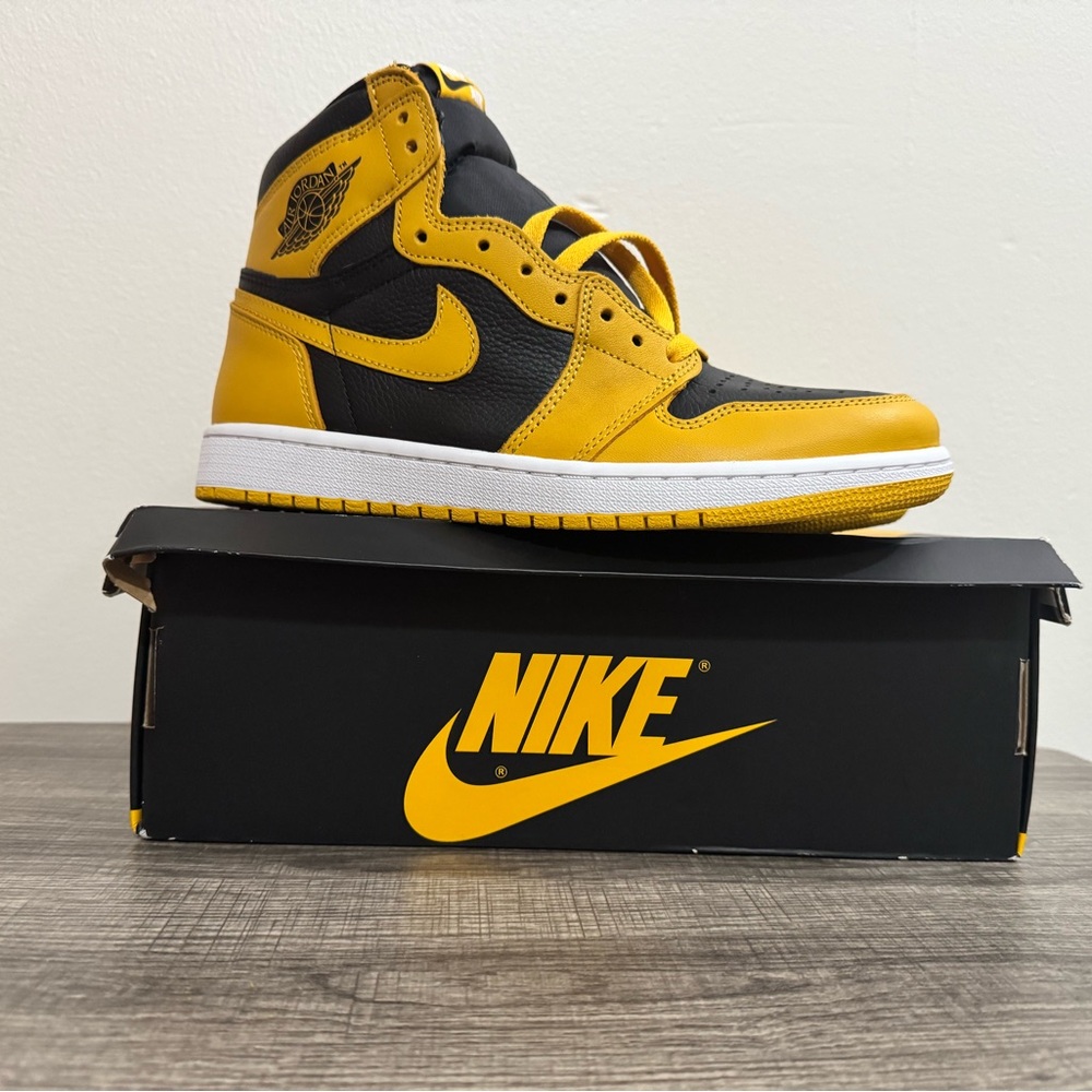 Nike Air Jordan 1 High Retro OG Men’s Size 9 (Damaged Box)